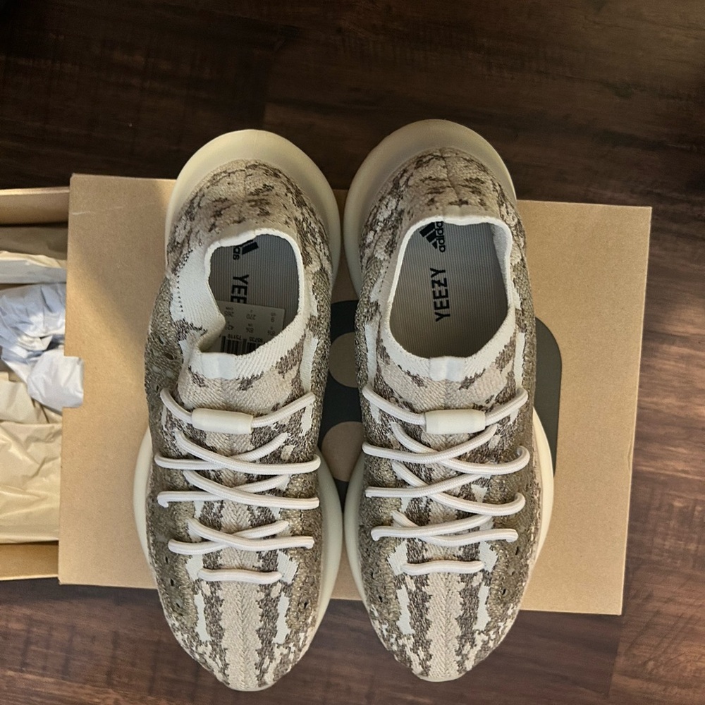 Yeezy Knit Runner Stone Sneakers